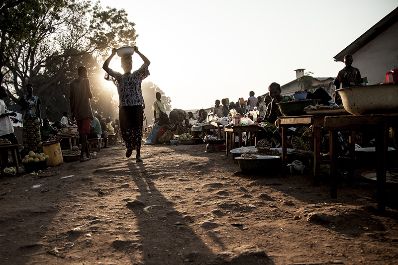 Suite aux violences contre les populations chrétiennes imputées à la Seleka - dont les combattants sont presque tous musulmans - près de 40 000 Chrétiens campent à la mission, de peur d’être attaqués dans leur maison. Ils viennent de Bossangoa même ou des villages environnants. 