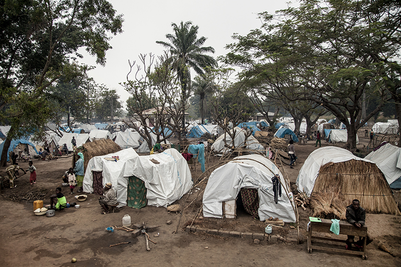 L’aide humanitaire est insuffisante. Les Chrétiens de Bossangoa vivent à la mission dans des conditions sanitaires déplorables, partagées par les centaines de déplacés musulmans qui ont fui après des attaques des milices anti-balaka. 